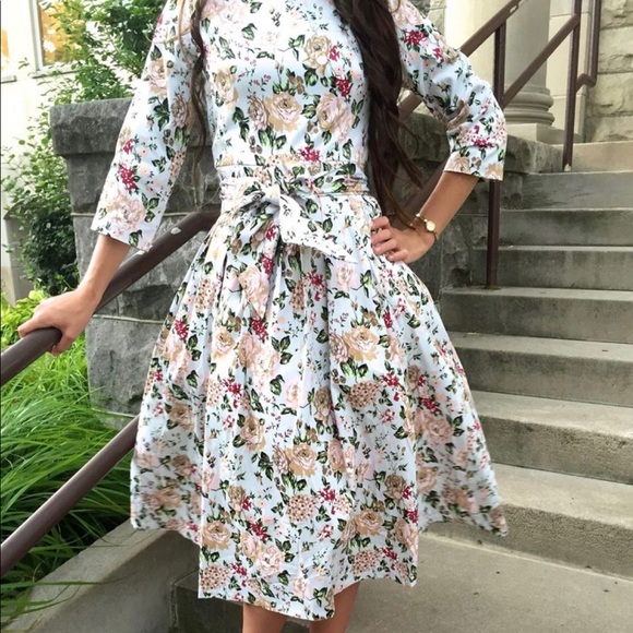 Vintage Dresses & Skirts - Dainty Jewells Floral Dress